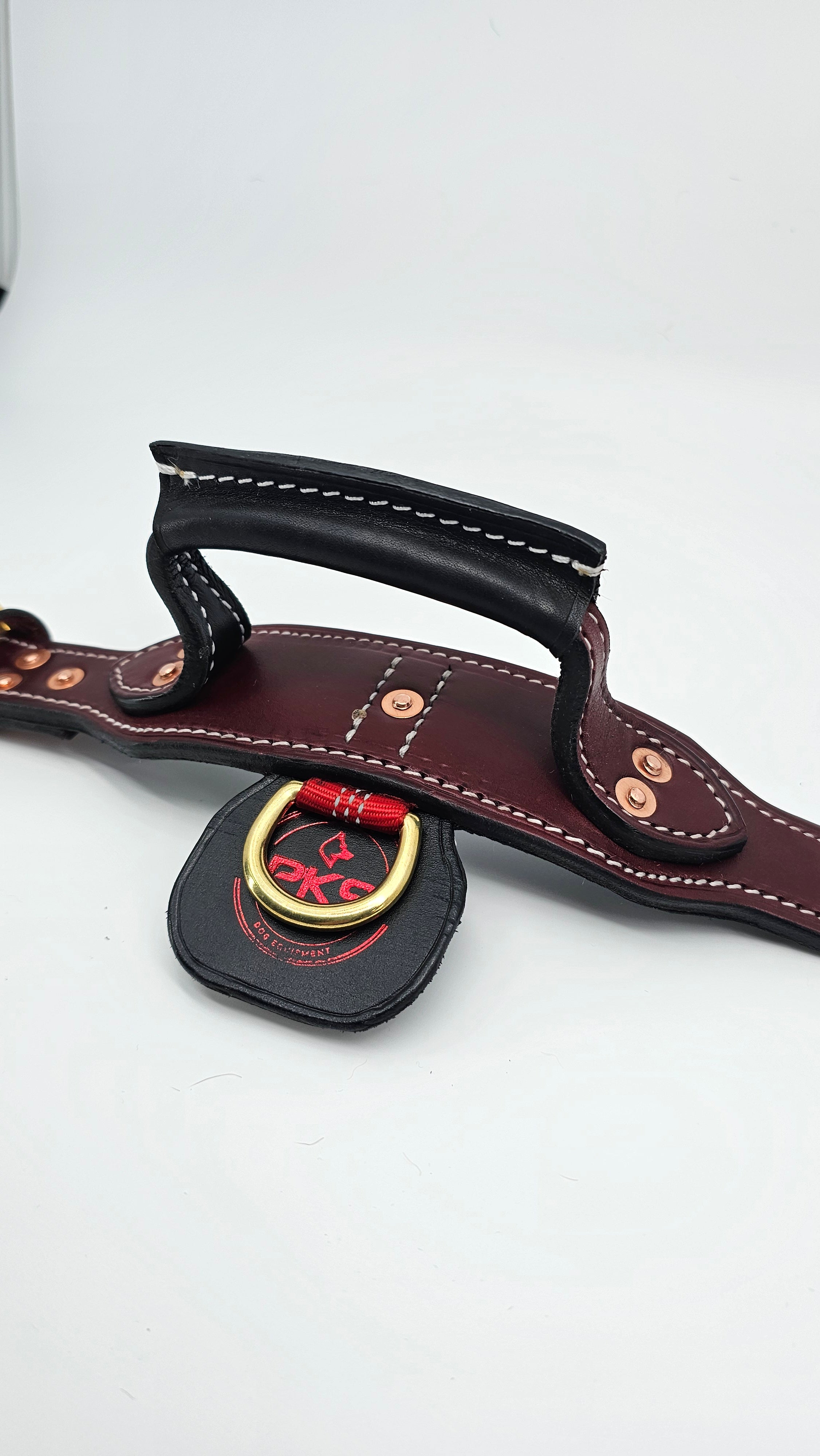 Solid handle, contrast stitching and D-ring attachment on the PK9 tactical leather dog collar